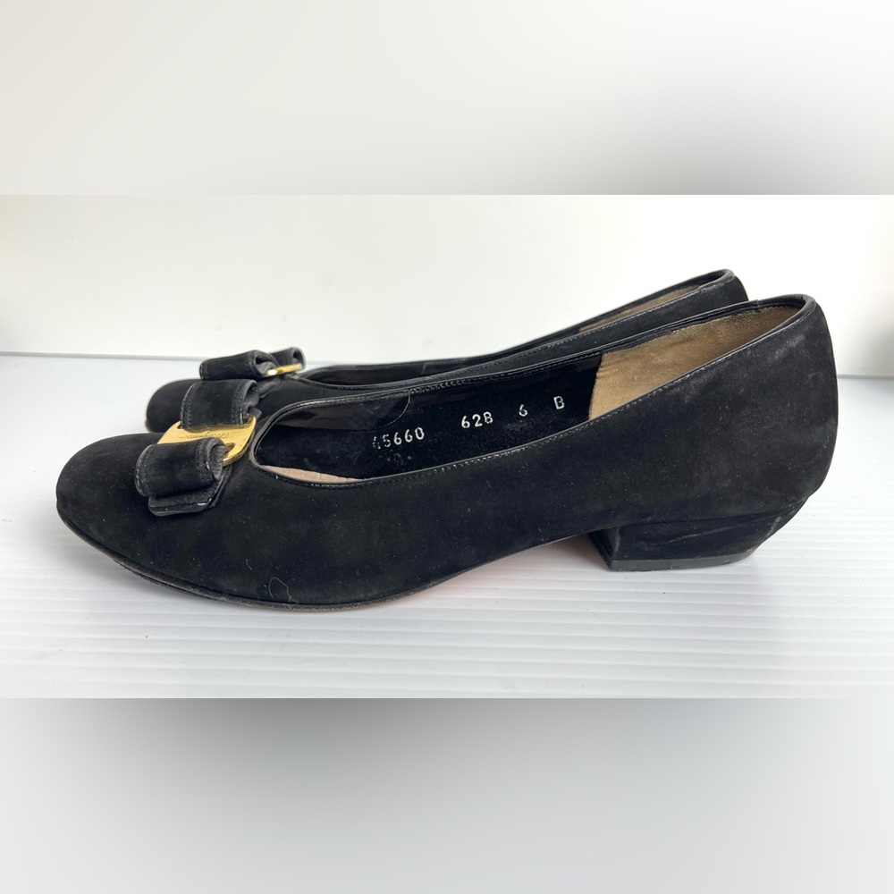 Salvatore Ferragamo Vera Bow SEUDE Shoes Classic black Size 6B READ please - Picture 5 of 14